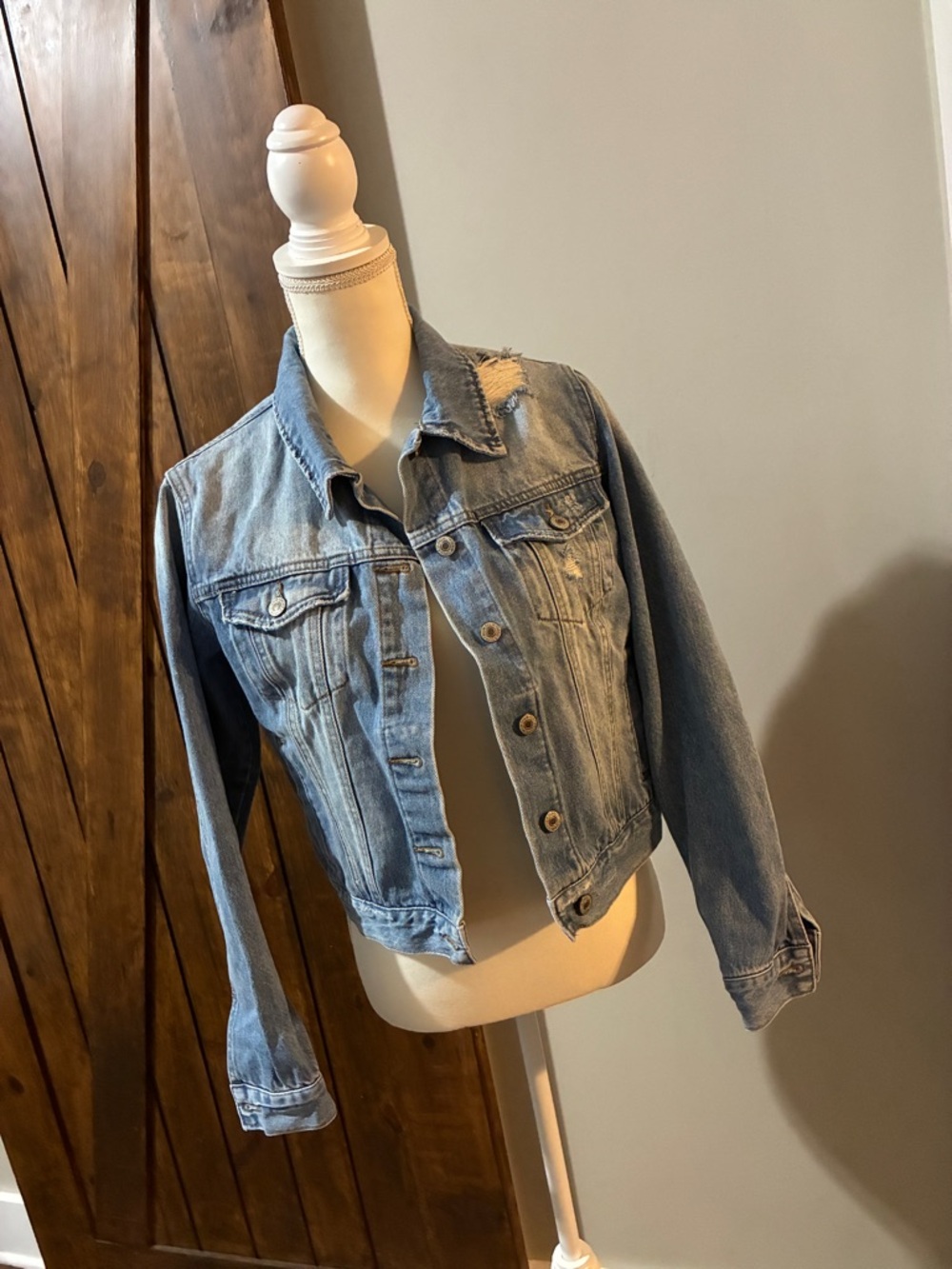 Forever 21 Women's Distressed Denim Jean Jacket Size S Retro 90s Y2K Grunge